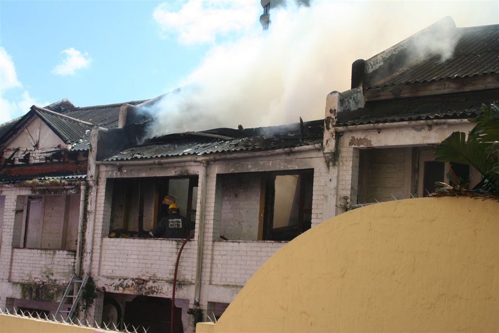 Building on fire, Point Road - 7 April 2010 (2)