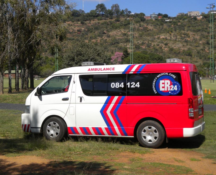 Bakkie rolls on corner of Buhrmann and Mouton Road in Roodepoort injuring 11