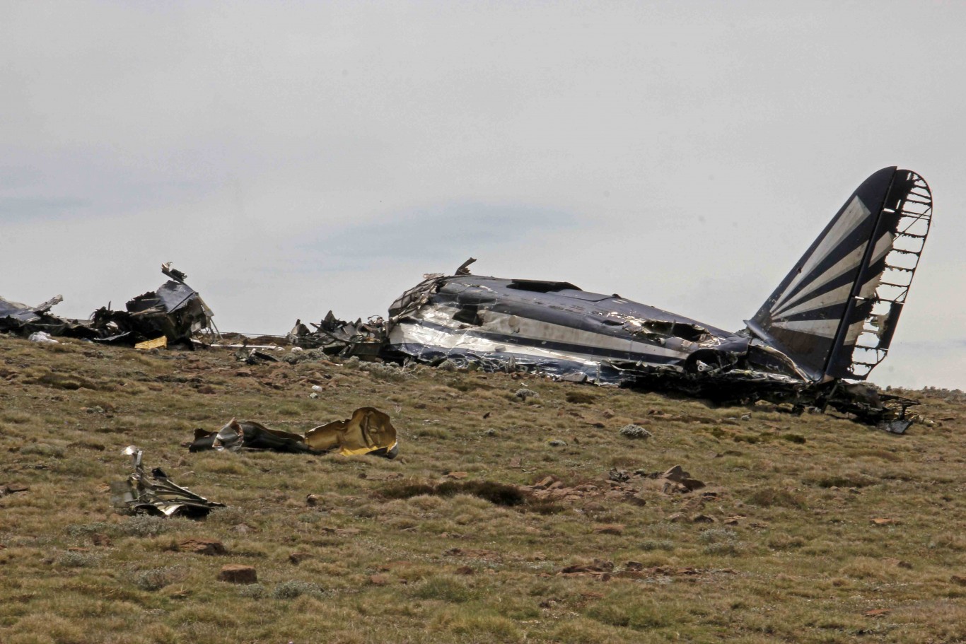 Crashes 2 5. Катастрофа Douglas c47 Магадан. C-47 Douglas крушение. Столкновение двух самолетов.