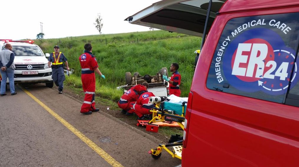 Bakkie rolls injuring six on the R56 in Baynesfield