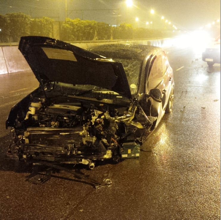 Vehicle collides with barrier on M4 South just before 3am