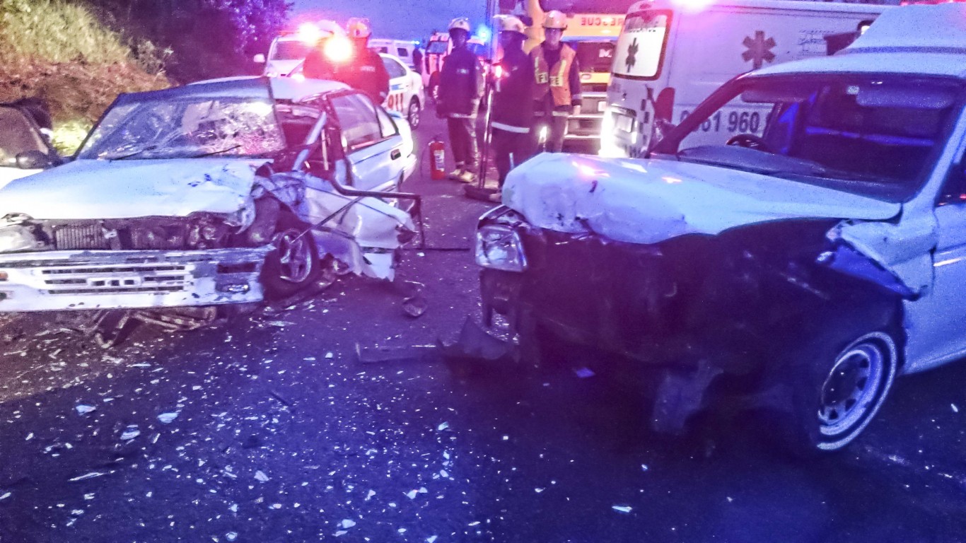 Umgababa R102 head-on collision leaves three injured
