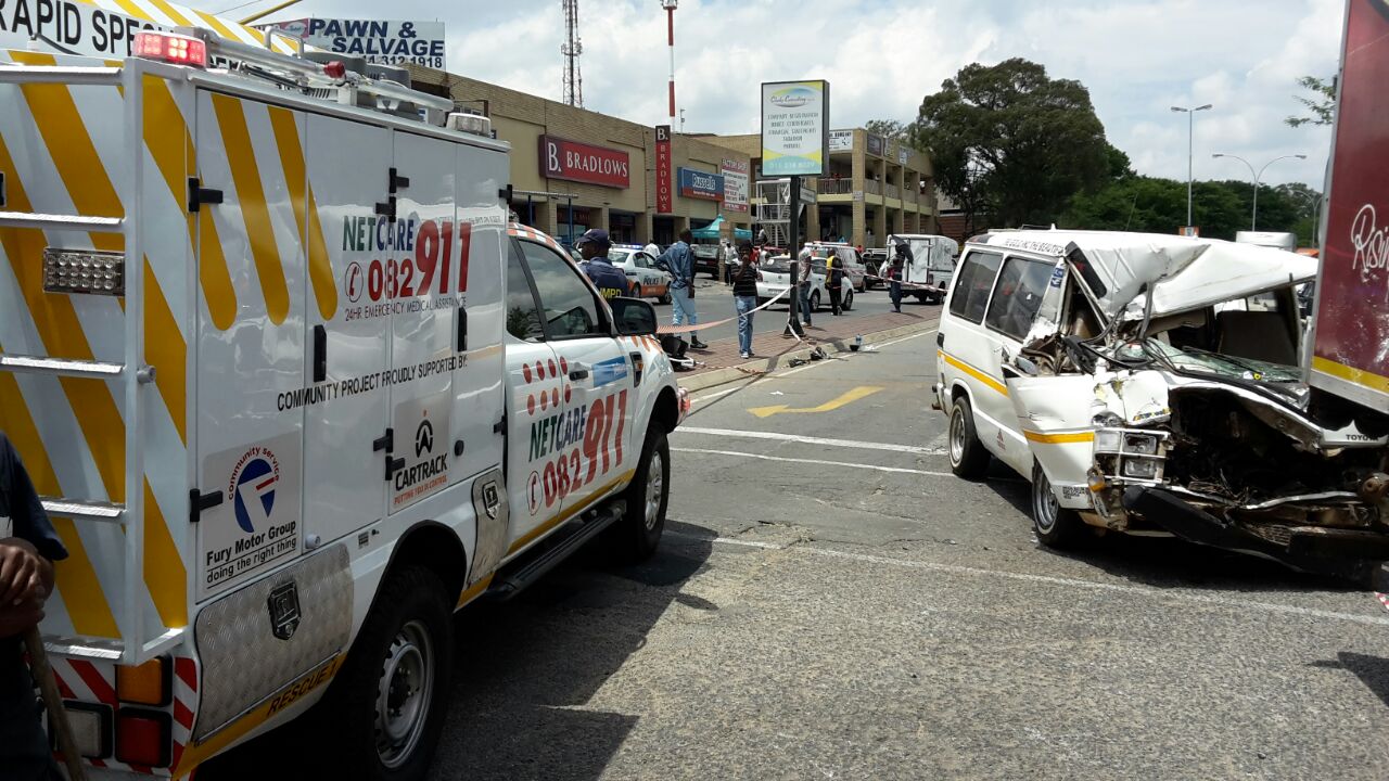 Umgababa R102 head-on collision leaves three injured