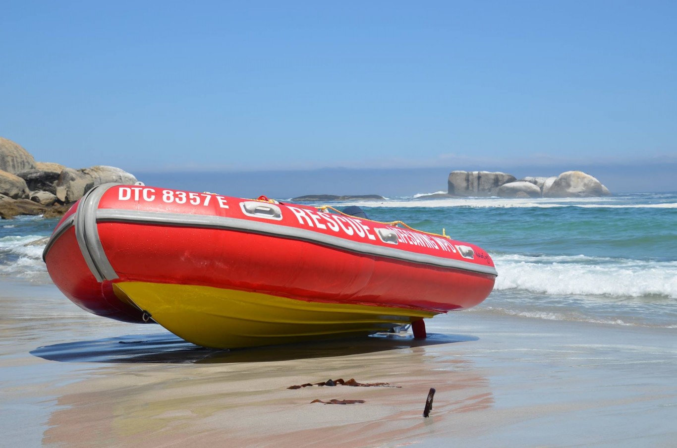 Man tragically drowns on Durban Beach