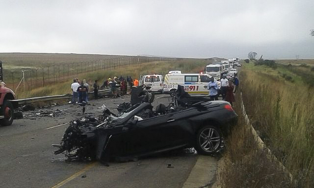Pretoria Moreleta Park R50 crash leaves two dead and five injured