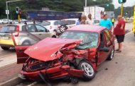 3 injured in early morning collision