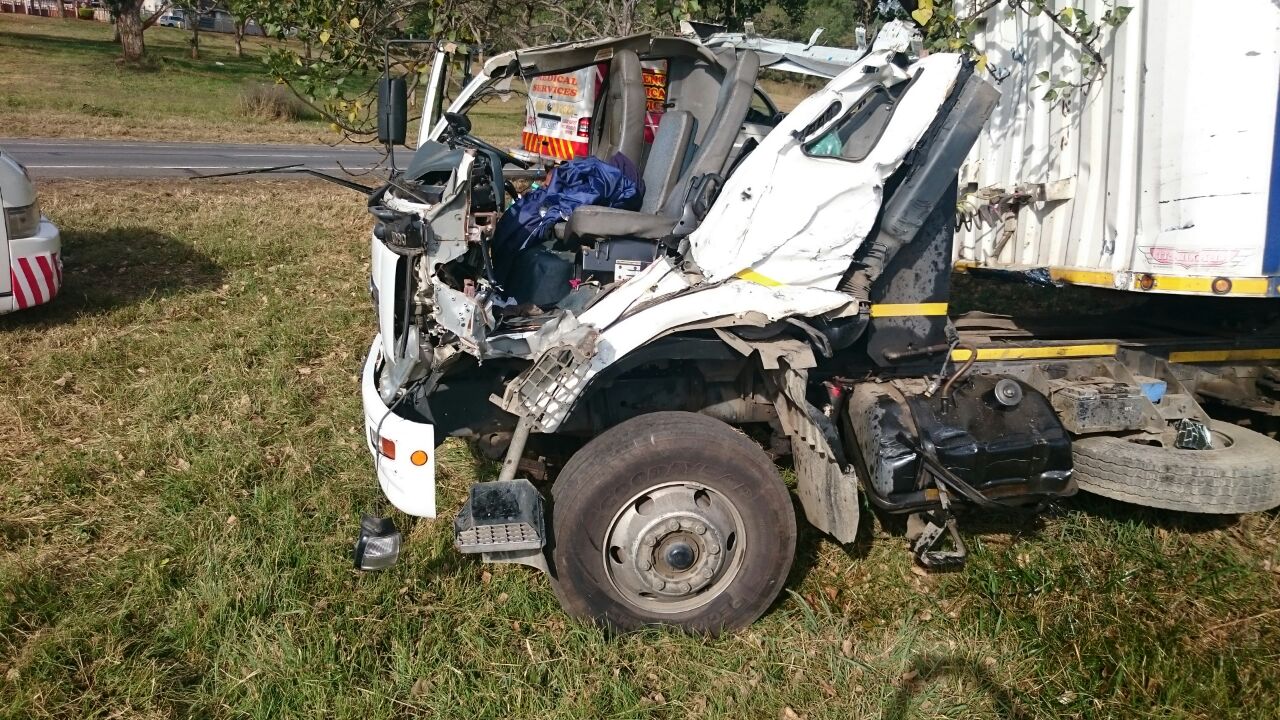 Three injured in truck collision on the N3 near the New England turnoff