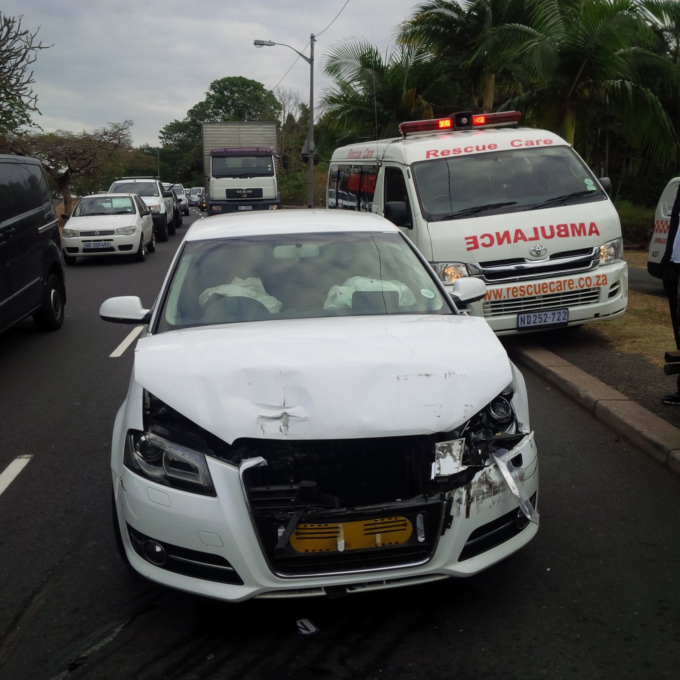 4 Injured in taxi crash