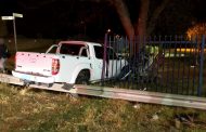 Crash through fence at 3h00 in Wierda Park leaves one injured