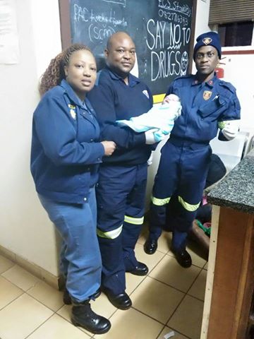 Constable helps with birth of baby at Tarlton SAPS client service centre