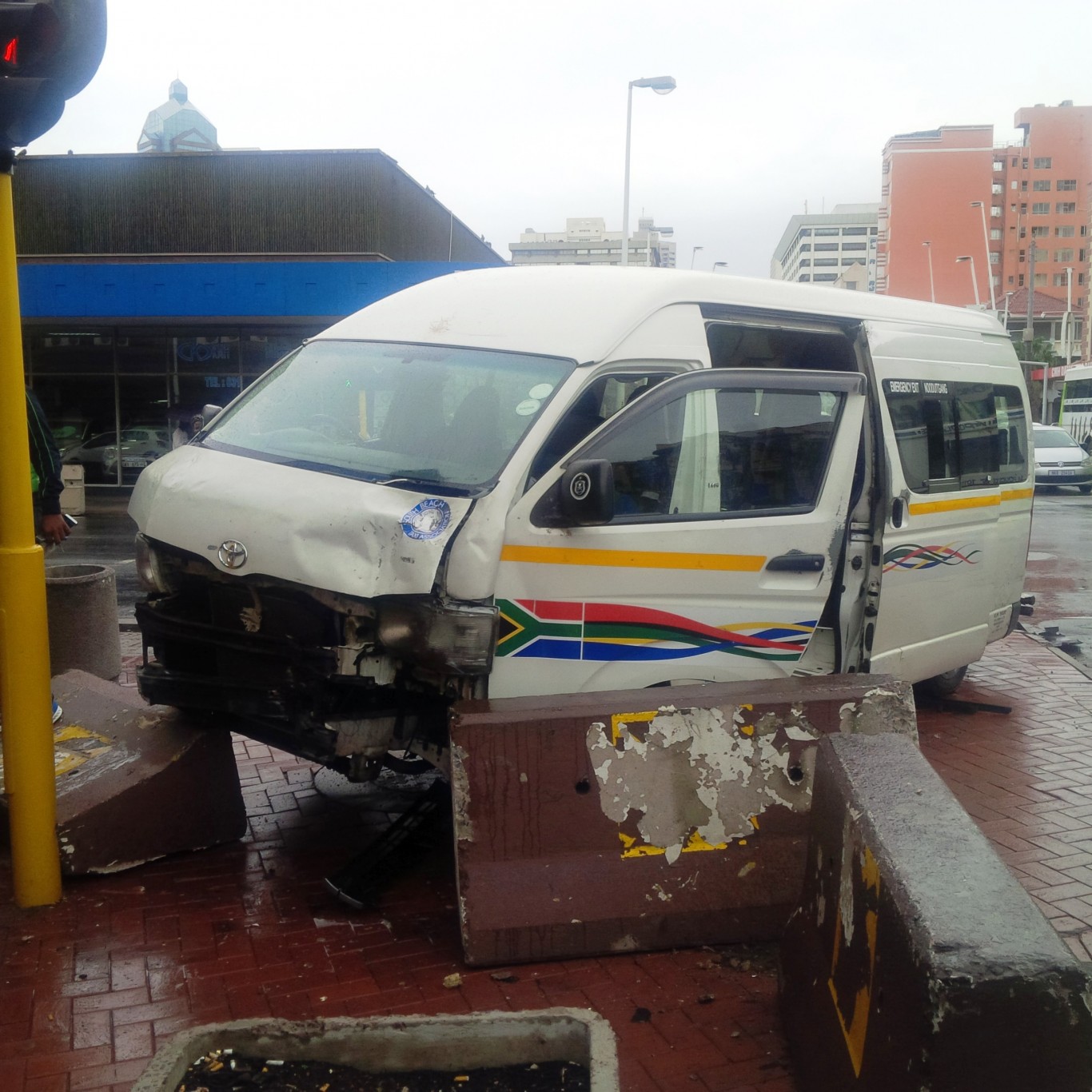 7 Hurt in Durban CBD crash