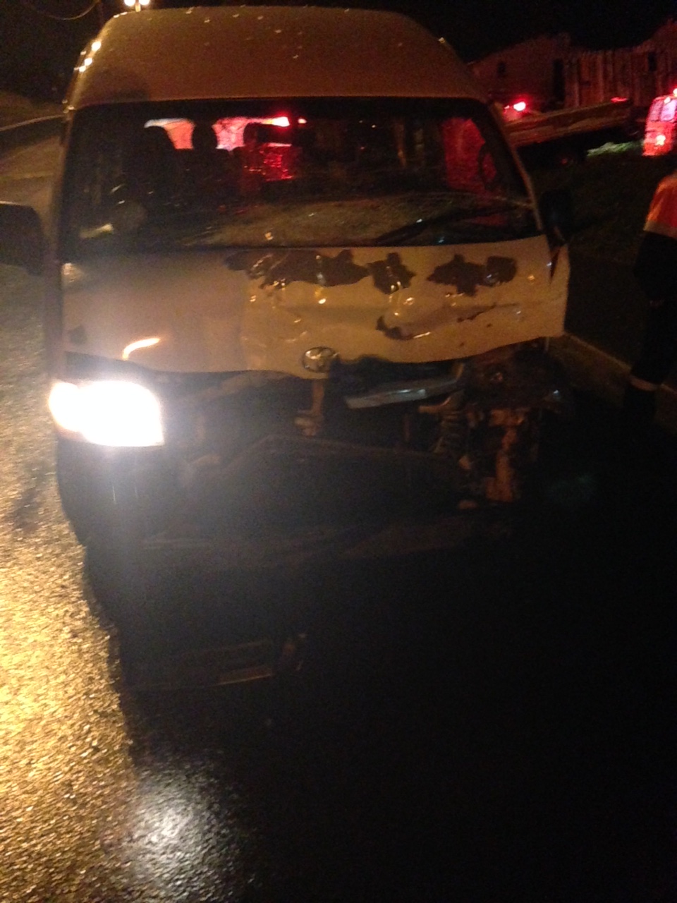 Taxi crash leaves eight injured on the M21 Kwamashu