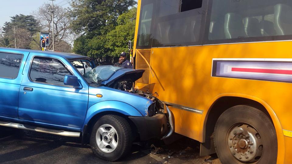 Several injured as bakkies crashes into bus at speed in Greenside