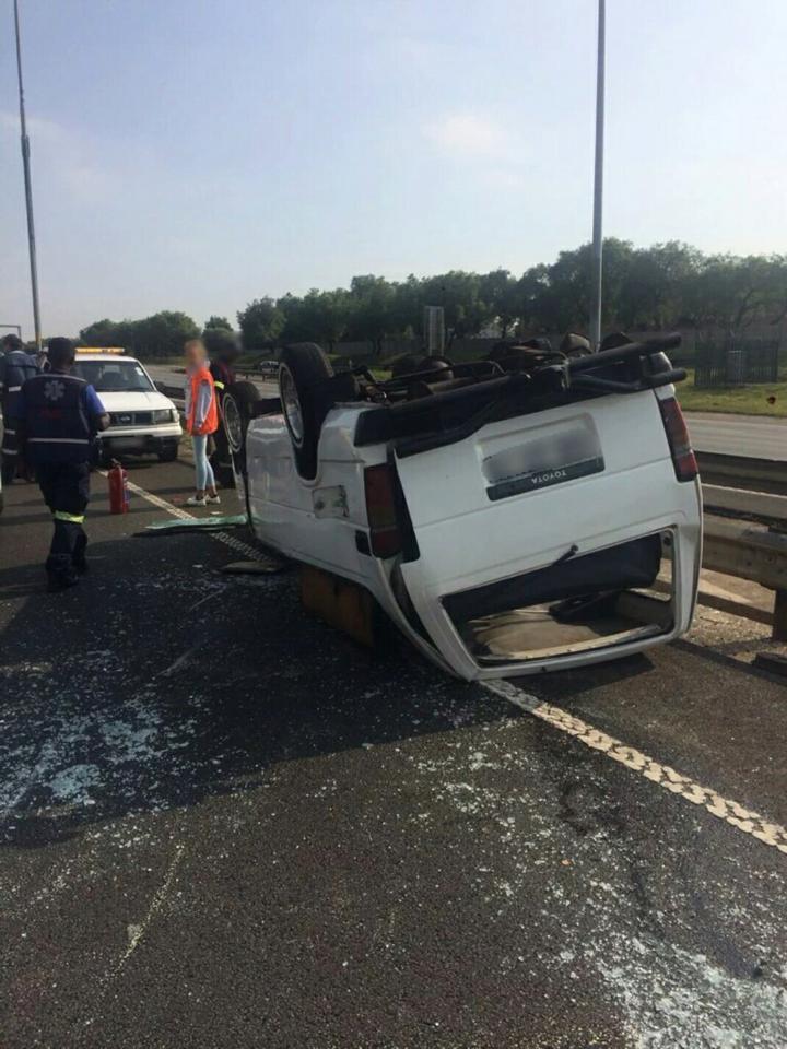 12 Injured in minibus taxi rollover in Alberton