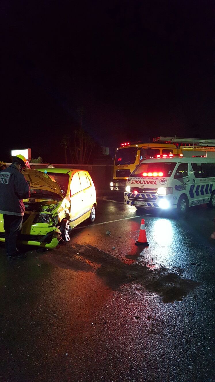 Kensington Drive Crash leaves both drivers injured
