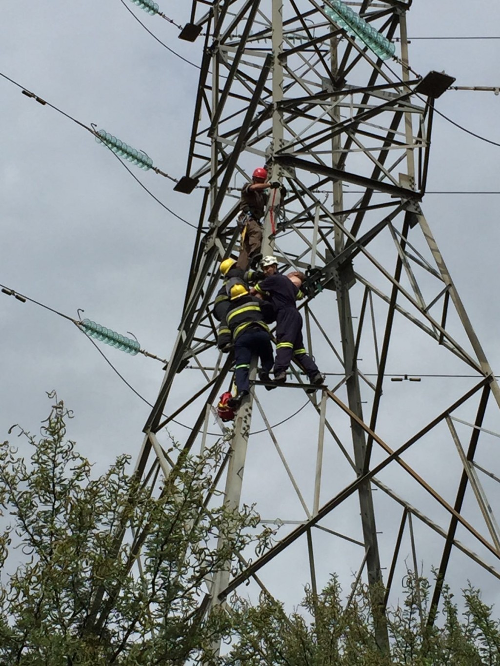 Man rescued off electrical pylon, Bloemfontein