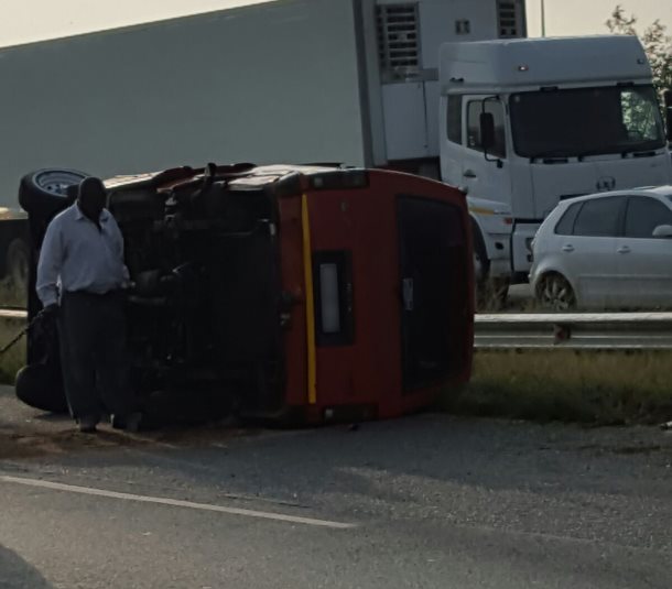 Taxi overturns injuring 13 on the N2 in Denver, Johannesburg