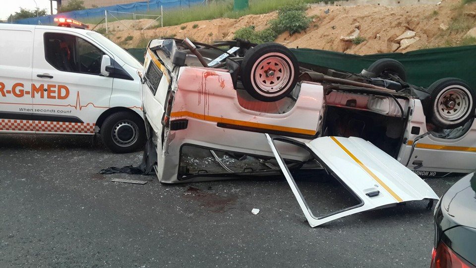 Several injured in taxi collision on M1 South at Grayston offramp, Wynberg