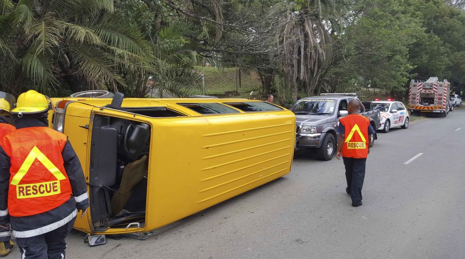 Amanzimtoti Taxi rollover leaves 12 school children with minor injuries