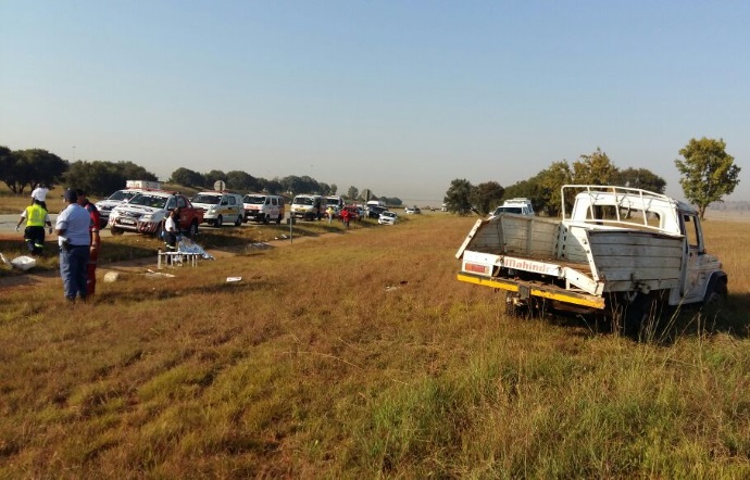 Man killed and five others injured after bakkie rolled off the N1 near Vanderbijlpark (1)