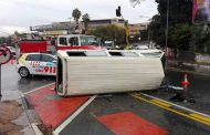 Sixteen injured in minibus rollover in Parktown