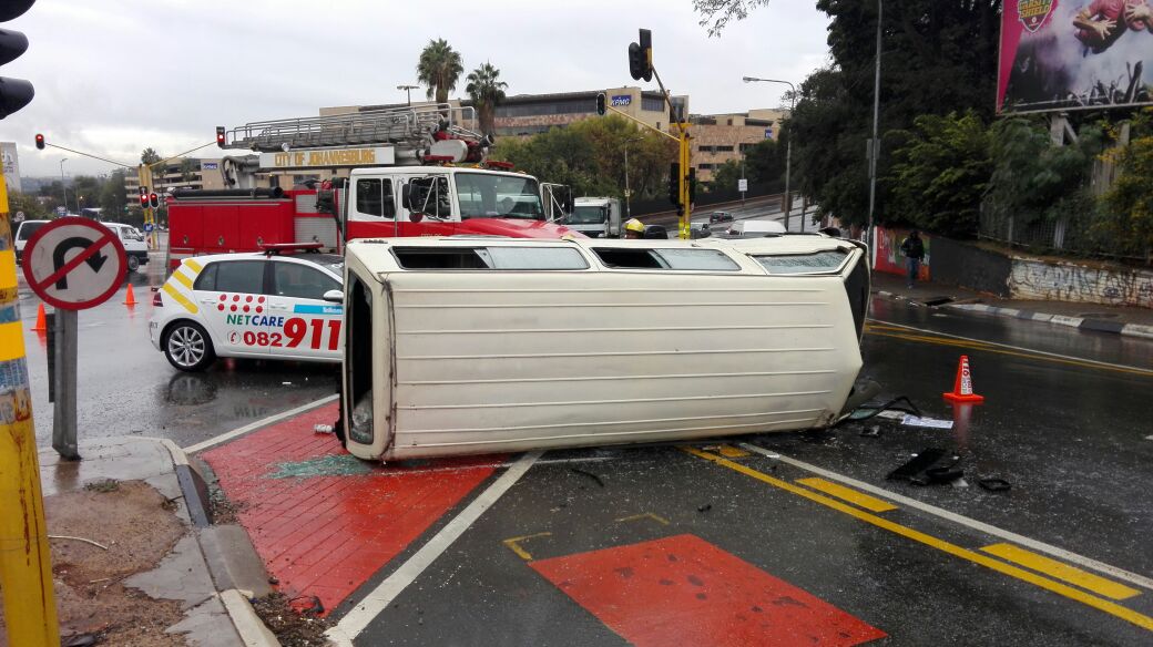 Sixteen injured in minibus rollover in Parktown