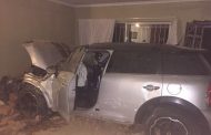 Driver dies when crashing into house in Suiderberg, Pretoria
