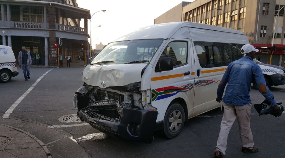 14 Injured in taxi crash Durban