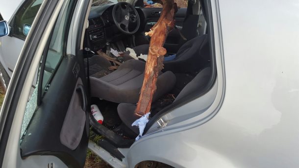 Car crashes into tree near Carletonville injuring two people 2