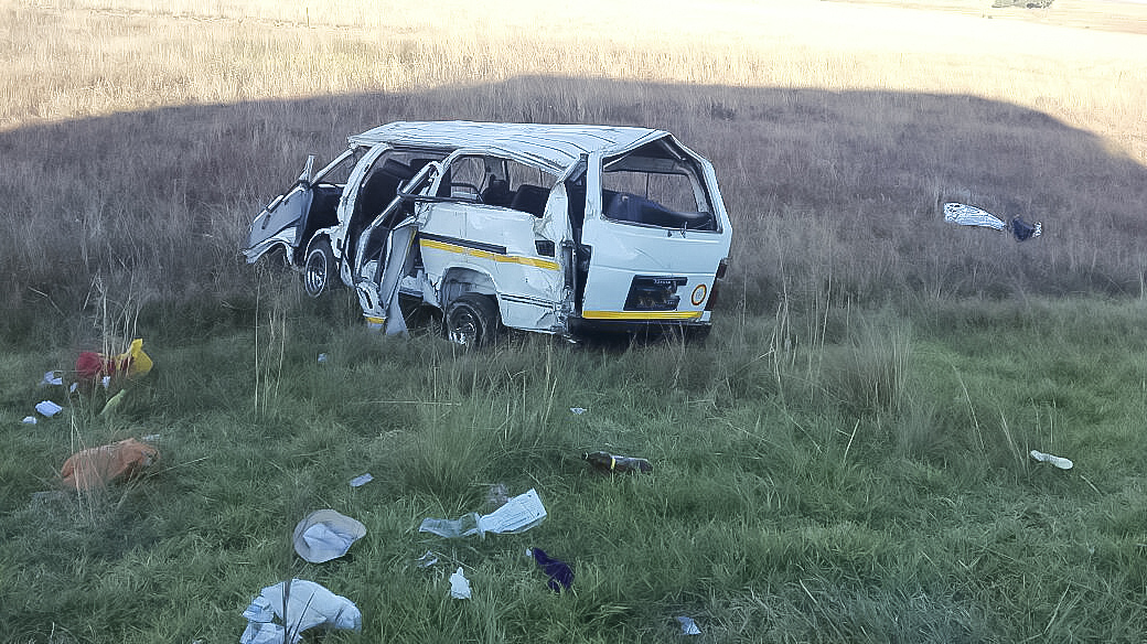 Free State taxi rollover near Warden leaves 2 dead - 13 injured