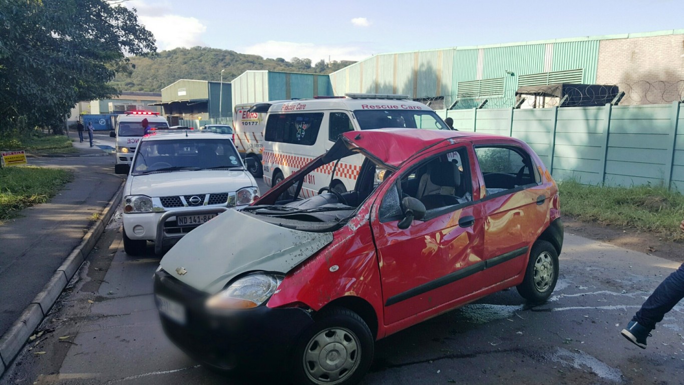 4 Injured in rollover crash in Clairwood