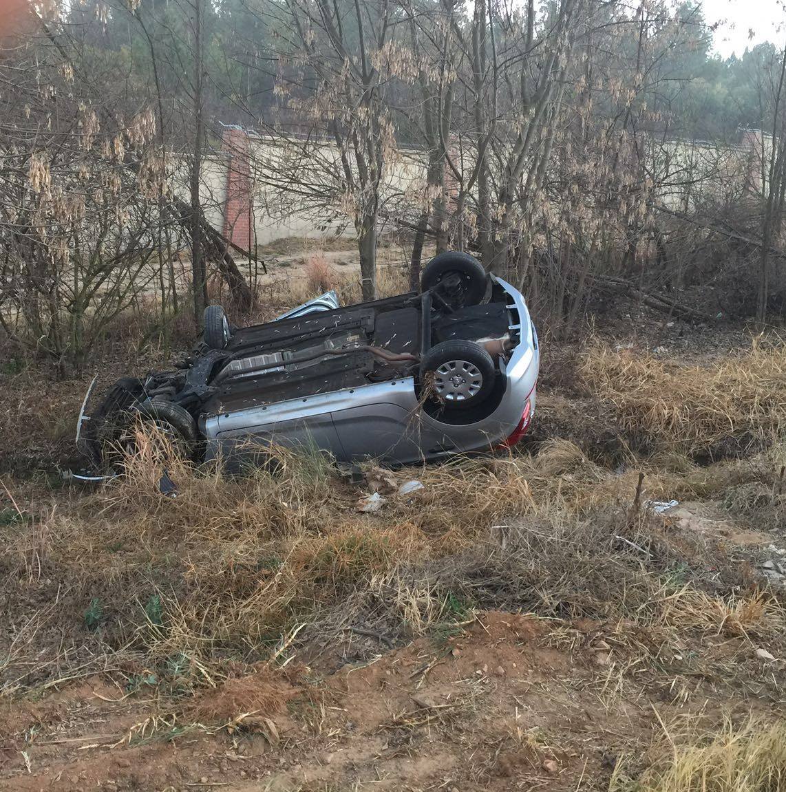 Lady injured in rollover on Tambotie Road in Blue Hills, Midrand.