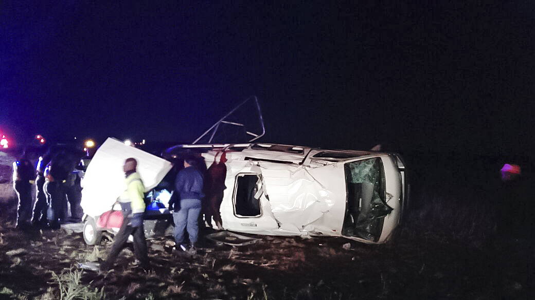 Taxi rollover on N6 leaves 15 injured