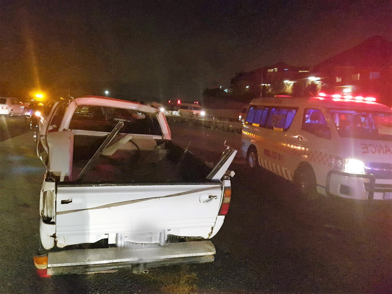11 Injured in bakkie crash on the M25, Durban