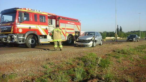 5 People injured after car skips robot & t-bones delivery vehicle, Centurion