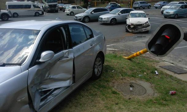 1 person injured after bakkie t-bones BMW, Corlett Drive, Bramley
