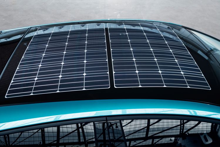 2016_prius_plugin_aqua_solar-roof_880x500