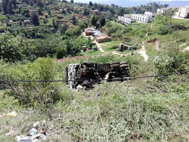 2 men injured after truck rolls down embankment, Hillcrest KZN