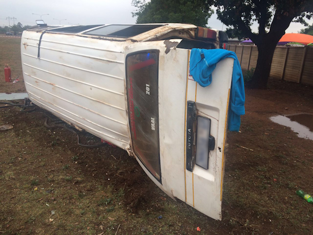 2 people injured after taxi overturns, Meyerton