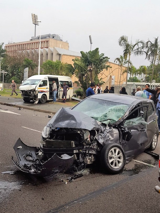 3 people injured after taxi & vehicle colides