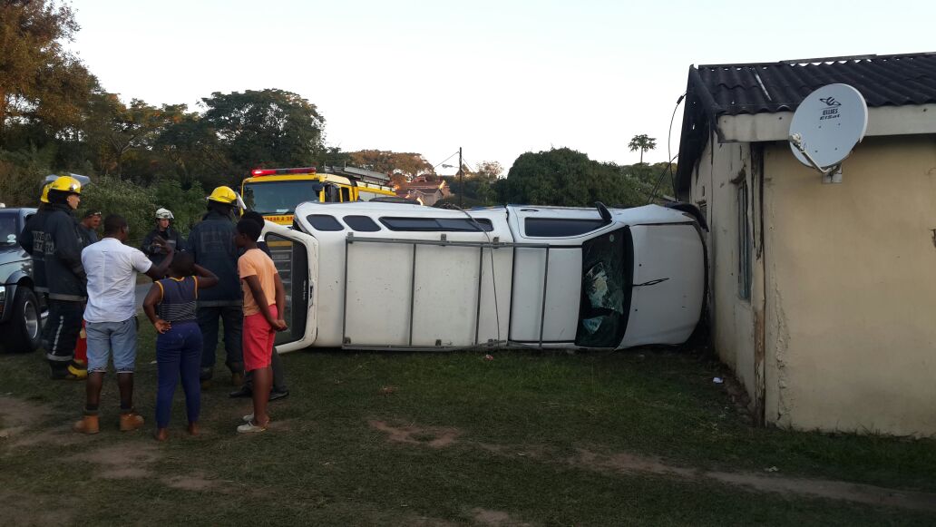 Bakkie rolls killing pedestrian in Amanzimtoti, KwaZulu-Natal.