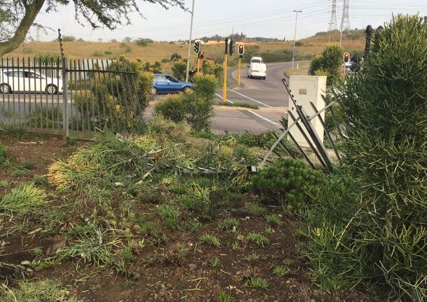 Taxi crashes through fence in Newlands leaving eleven children injured