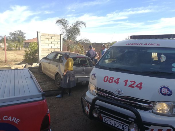 Vanderbijlpark car crashes into wall leaving man seriously injured