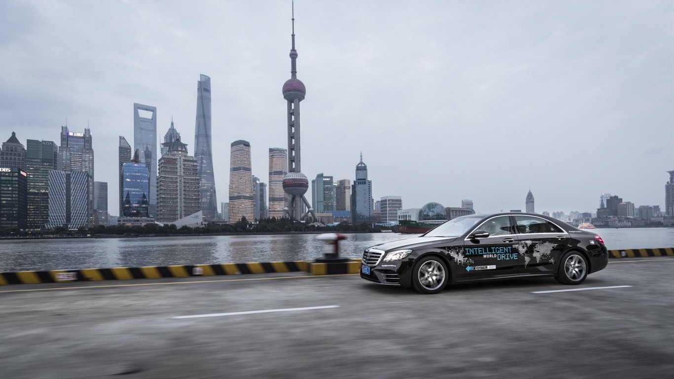 On the road to autonomous driving: Mercedes-Benz on automated test drive in the Shanghai megalopolis