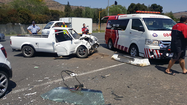 [STRUBENS VALLEY] - Bakkie and car collide leaving four injured