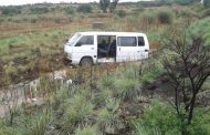 Taxi crashes into a ditch in leaving eight injured