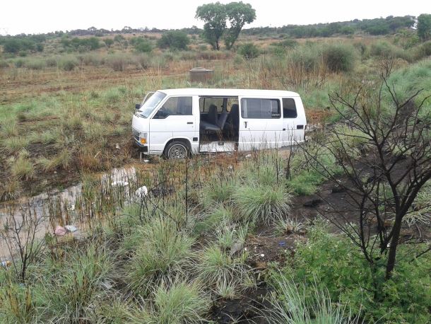 Taxi crashes into a ditch in leaving eight injured