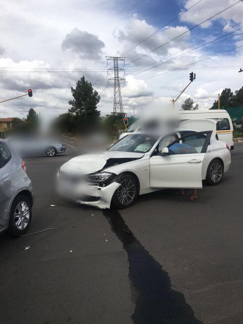 Multiple Injuries when a vehicle crashed on Cedar road and Chartwell, Johannesburg