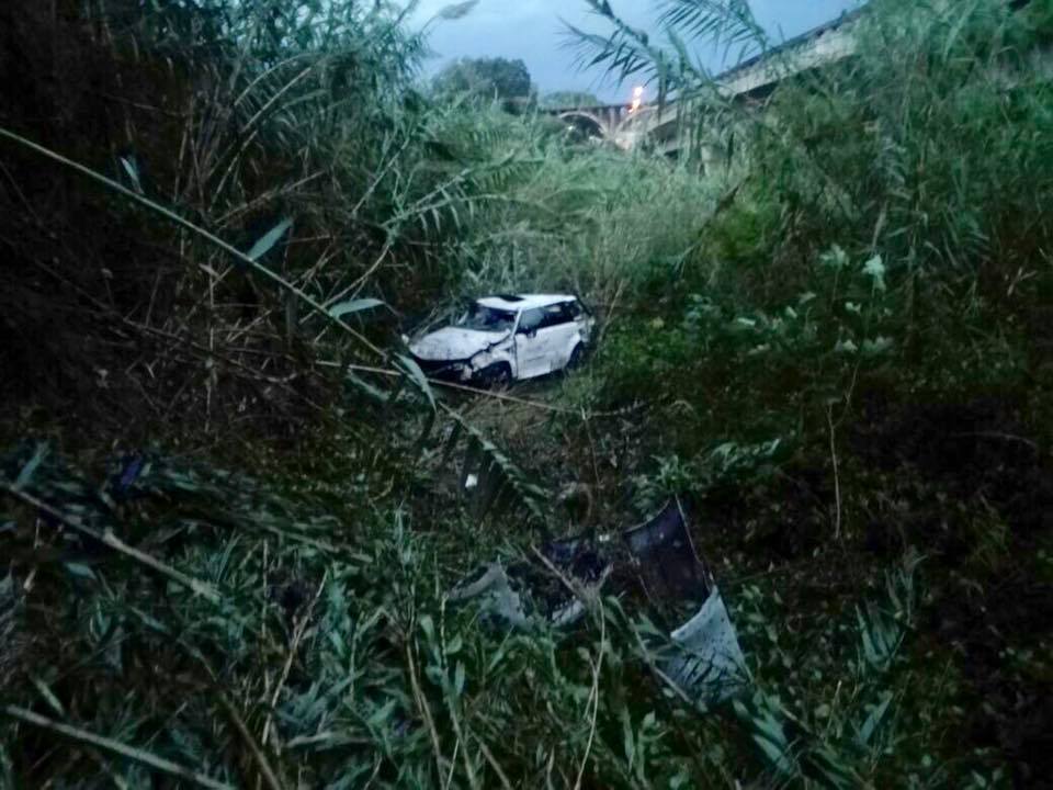 Taxi alleged to have forced Vehicle Off Road in Verulam, KwaZulu-Natal