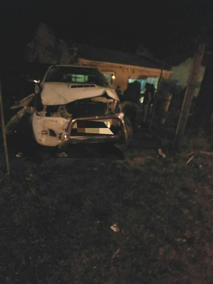 Bakkie crashes into home in Gandhis Hill